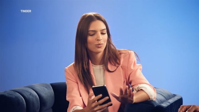 go to Was Emily Ratajkowski mit der Dating-App 'Tinder' zu tun hat