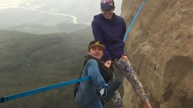 go to Liebe über dem Abgrund: Heiratsantrag auf Slackline