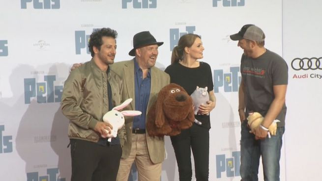 go to 'Pets'-Premiere in Berlin: Promis lieben ihre Haustiere