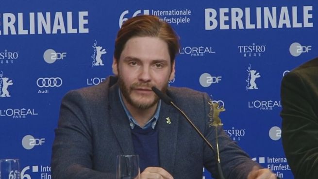 go to Berlinale: Daniel Brühl warnt vor rechter Gefahr