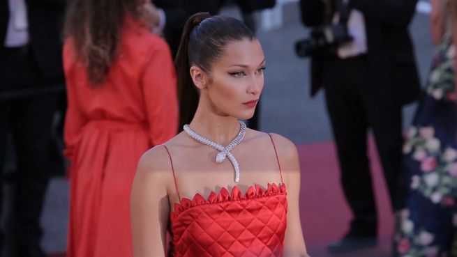 go to Intime Einblicke: Bella Hadid wettert gegen Paparazzi